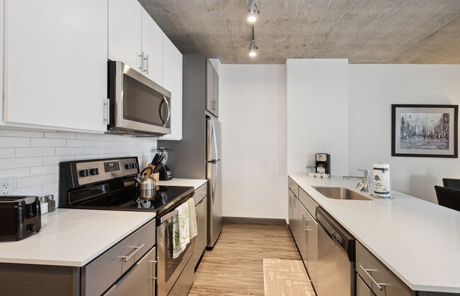 Photo - 215 W Lake St Unit ID1028855P