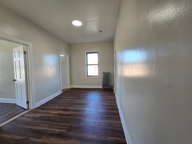 Building Photo - 754 Park Pl Unit 9