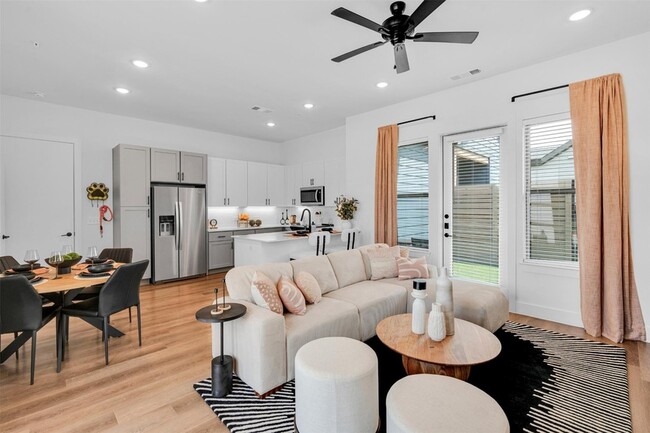 Photo - 1949 Labrador Ln