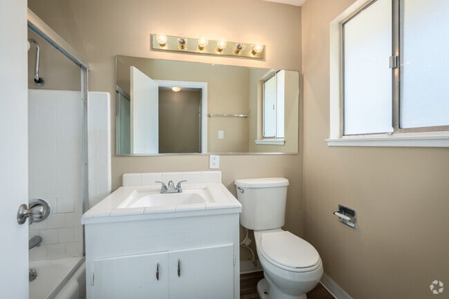 1BR, 1BA - 700SF - Bathroom - Corabel Lane Apartments