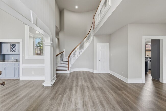 Photo - 7611 Naremore Dr