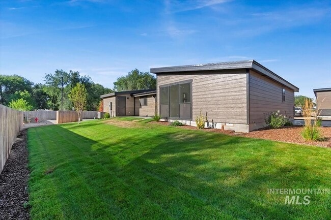 Photo - 362 London St