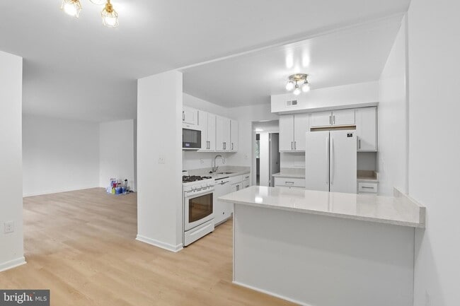 Building Photo - 5005 Green Mountain Cir Unit 4