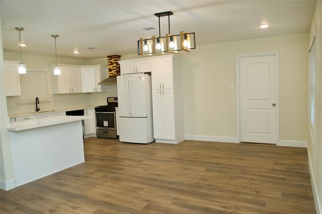 Photo - 2405 Byron Ave