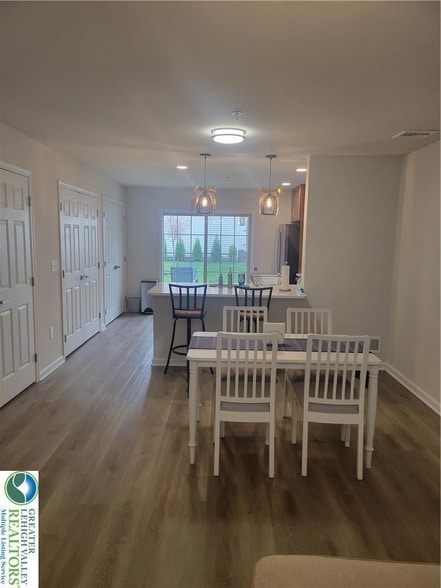 Photo - 330 E Frankford St