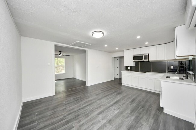 Photo - 7640 Broadview Dr