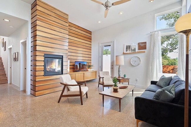 Building Photo - 124 W South St Unit ID1221789P