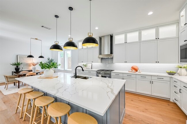 Photo - 6226 Lakeshore Dr