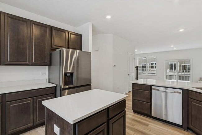 Photo - 406 Red Oak Cir