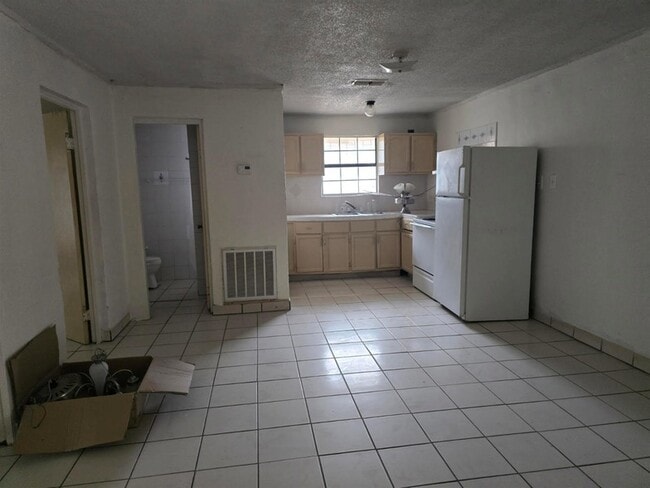 Photo - 2016 S India Ave