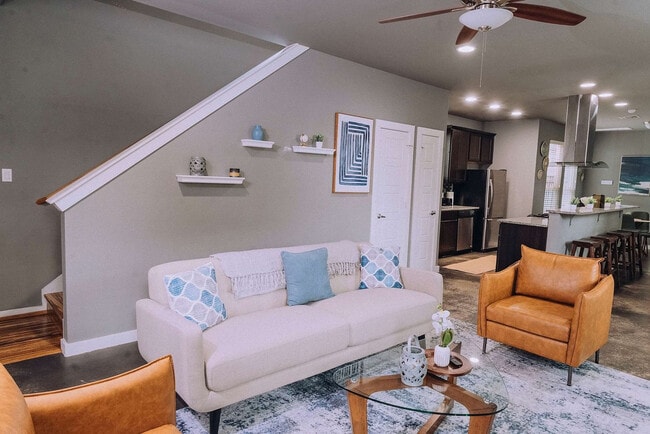 Photo - 2002 Rosewood Ave Unit ID1375253P