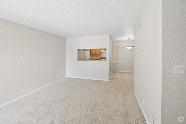 1BR, 1BA - 638SF - Living Room - The Hunt