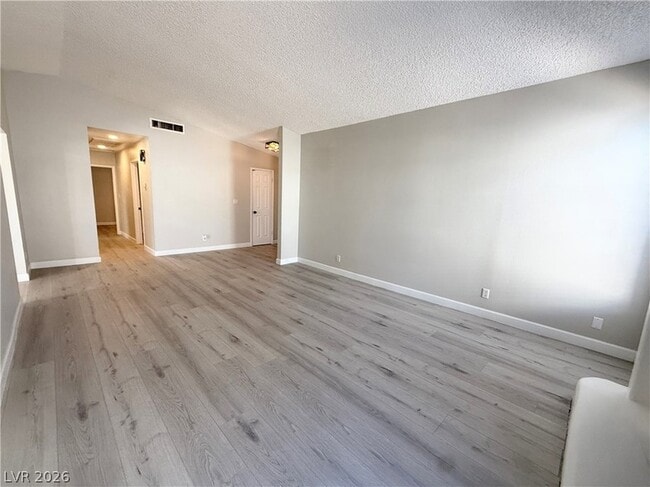 Photo - 325 Greenfield Ln