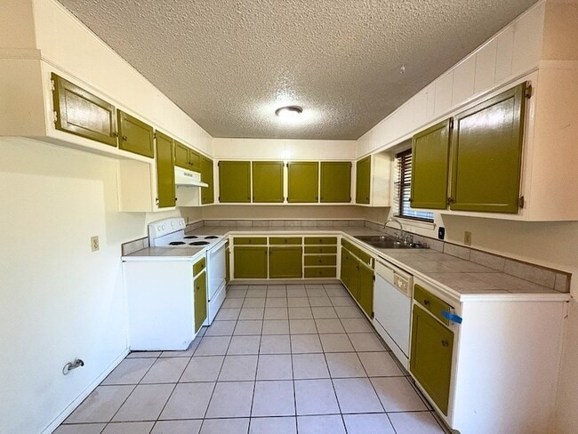 Photo - 1613 Edgehill Rd