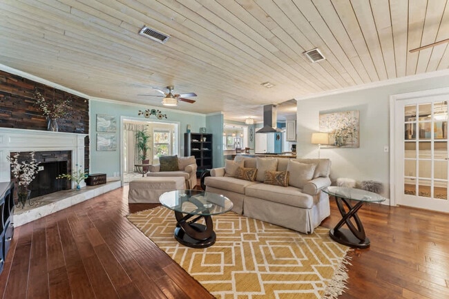 Photo - 1937 Grove Bluff Cir W Unit SI ID1578495P
