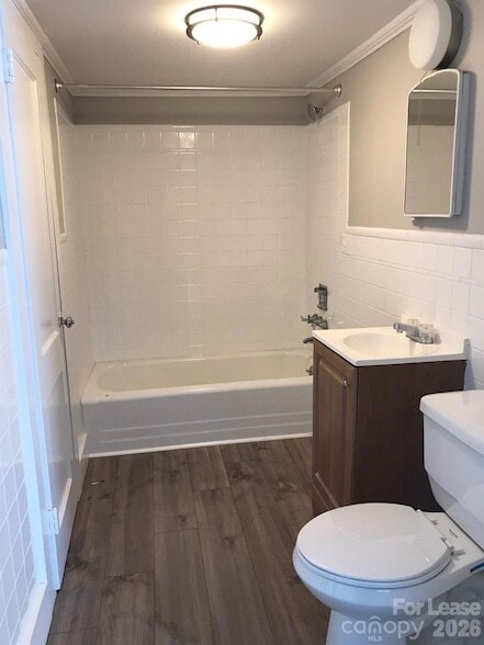 Photo - 213 W King St