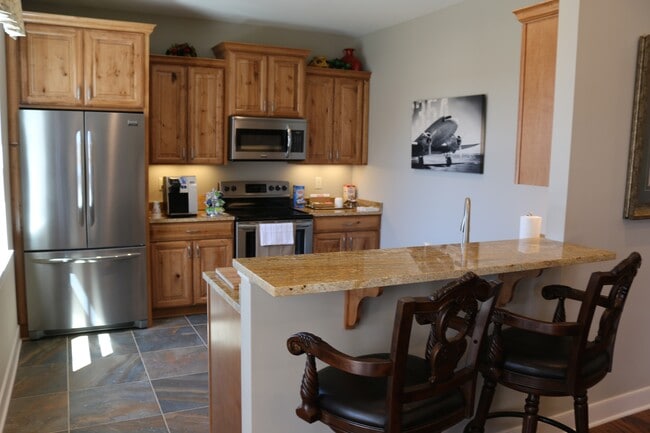 Building Photo - The Hammocks at Geneseo