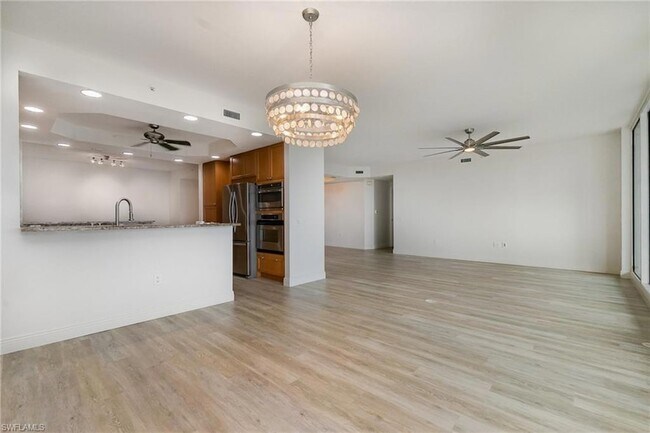 Photo - 455 Cove Tower Dr