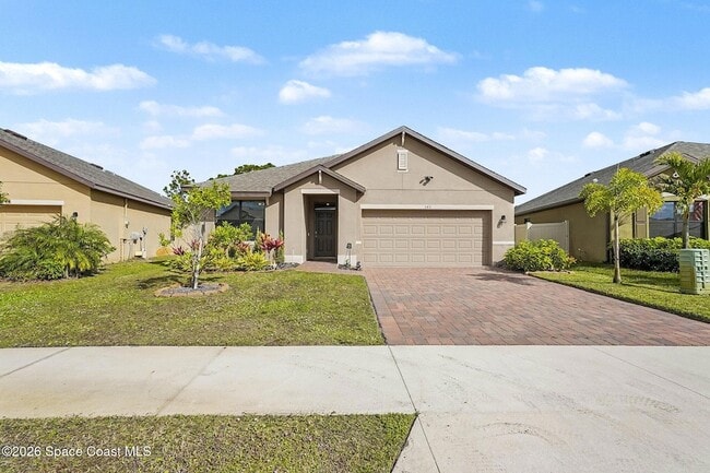 Photo - 543 Old Country Rd S E