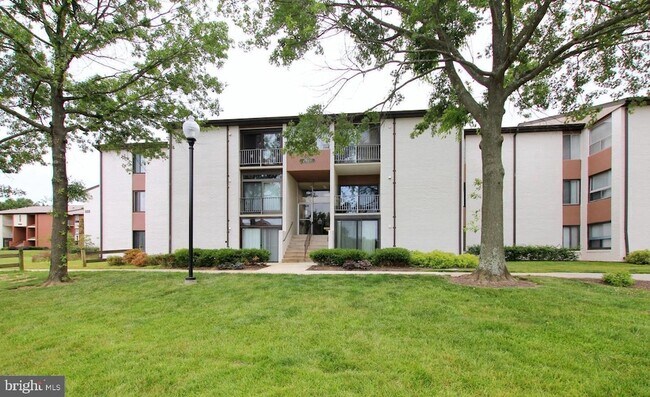 Building Photo - 7927 Mandan Rd Unit 301
