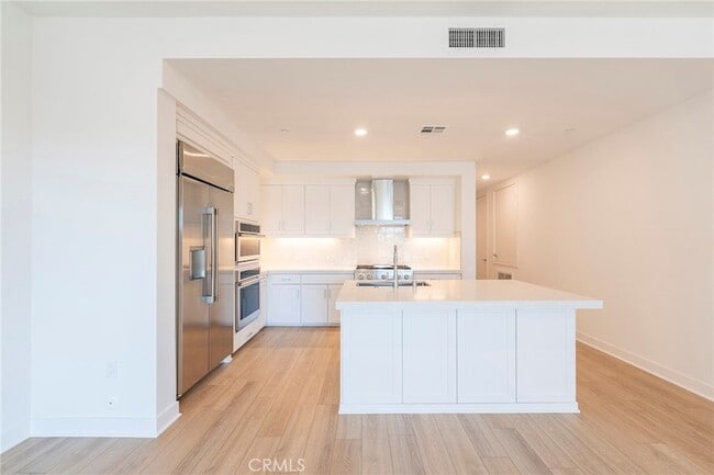 Photo - 3211 Rivington