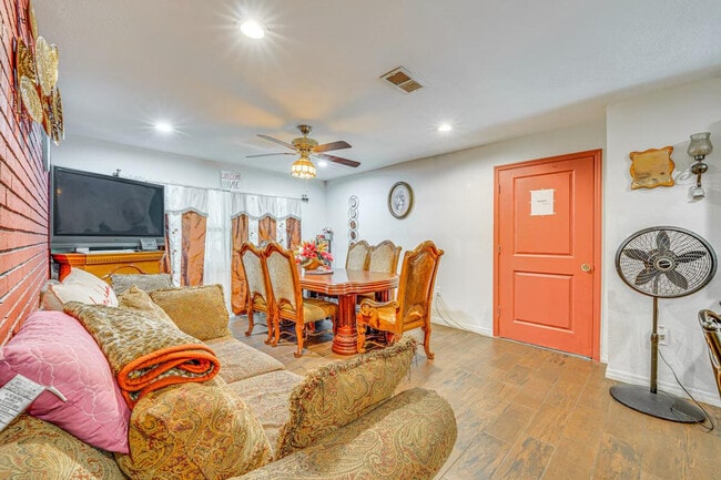 Building Photo - 281 W 18th St Unit SI ID1385729P