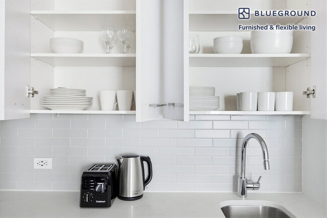 Photo - 230 E 44th St Unit FL4-ID2068