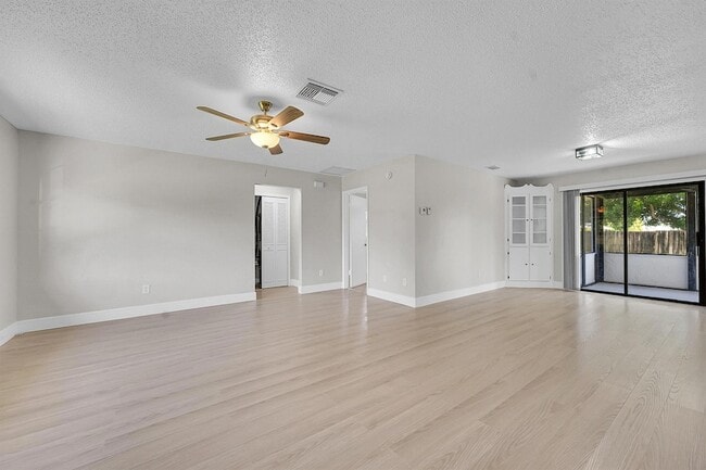 Photo - 2251 SE Holland St