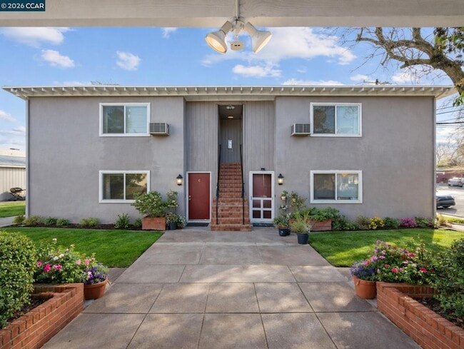 Building Photo - 2756 Argyll Ave