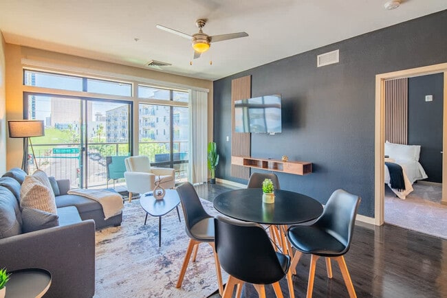 Building Photo - 290 E Roosevelt St Unit ID1263031P