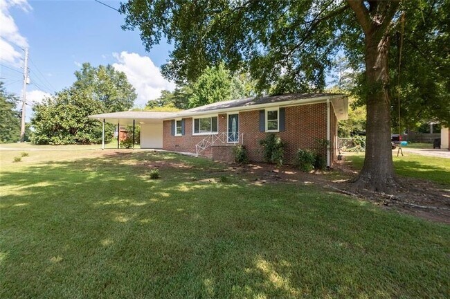 Photo - 208 Yancy Dr SE