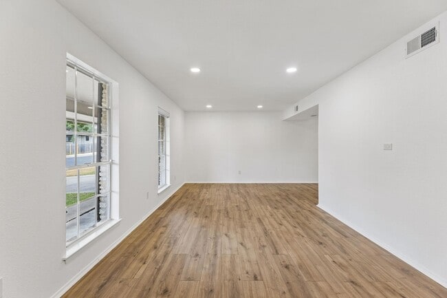 Photo - 4303 Rimdale Dr
