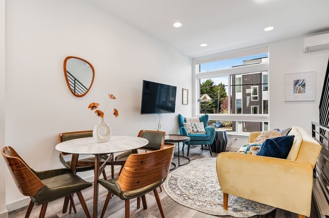 Building Photo - 4613 Dayton Ave N Unit ID1035935P