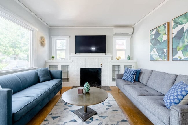 Building Photo - 5016 NE 29th Ave Unit ID1309850P