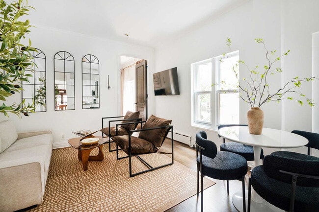 Building Photo - 10 5th Ave Unit ID1255905P