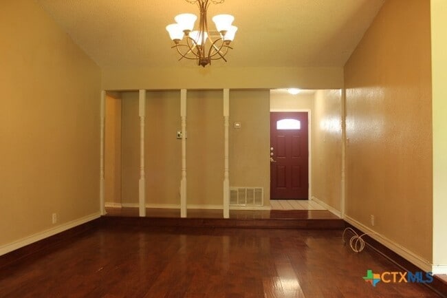 Photo - 211 E Hogan Dr
