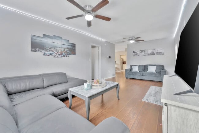 Building Photo - 1905 W St Louis St Unit ID1324835P