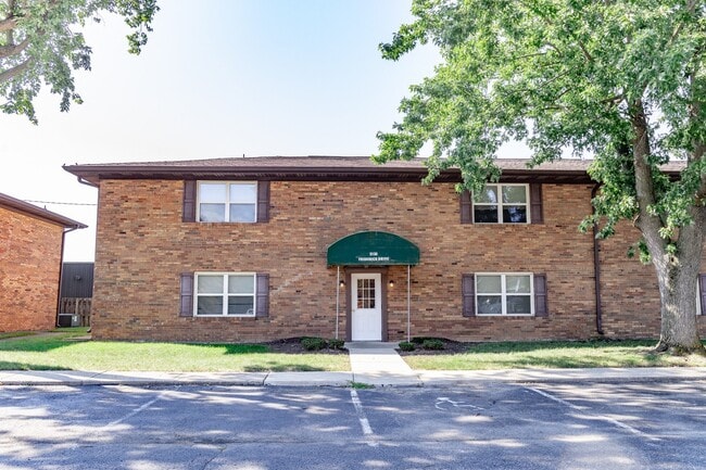 Building Exterior - Somerset Apartments