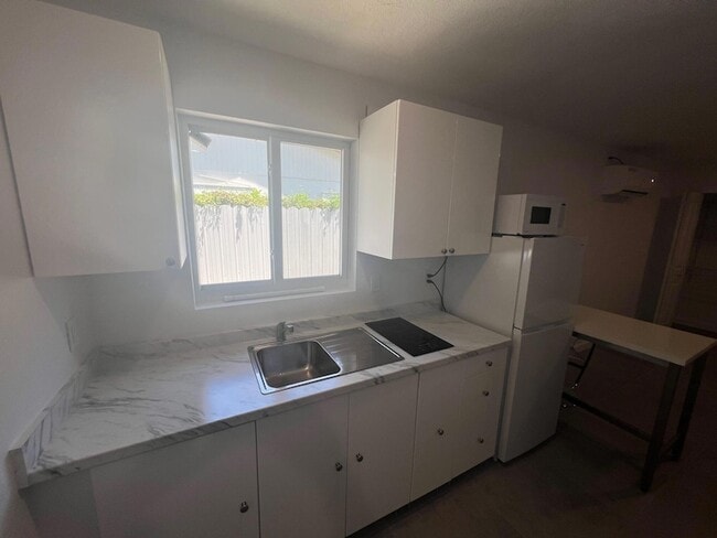 Photo - 1244 W 27th St Unit B
