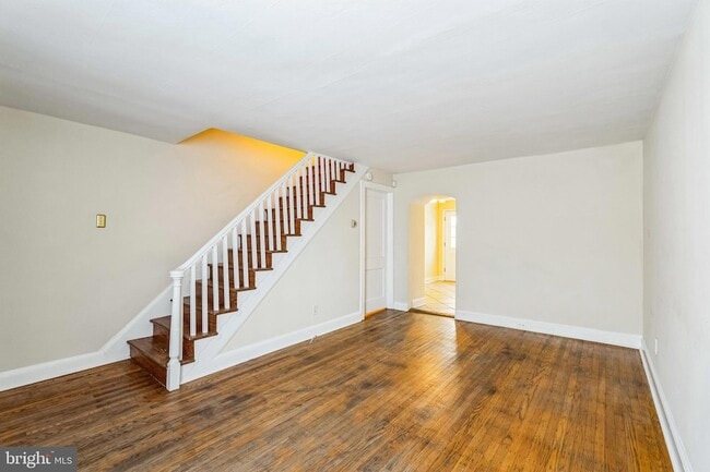 Photo - 4543 Baker St