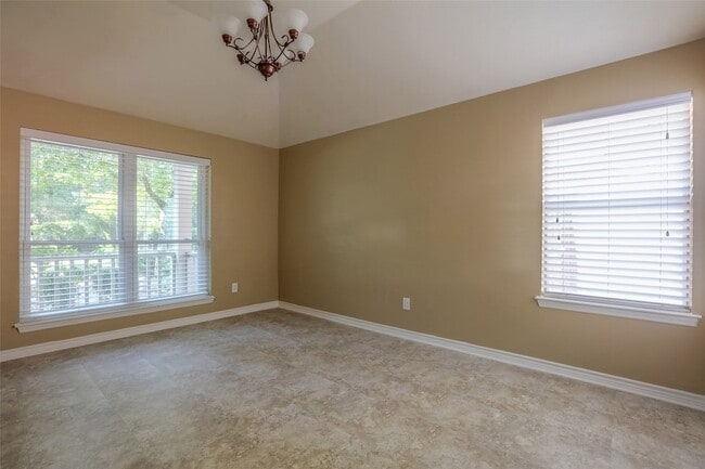 Photo - 131 Avonlea Dr