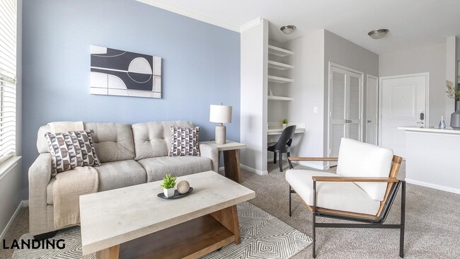 Building Photo - 14807 Woodland Hills Dr Unit 6309