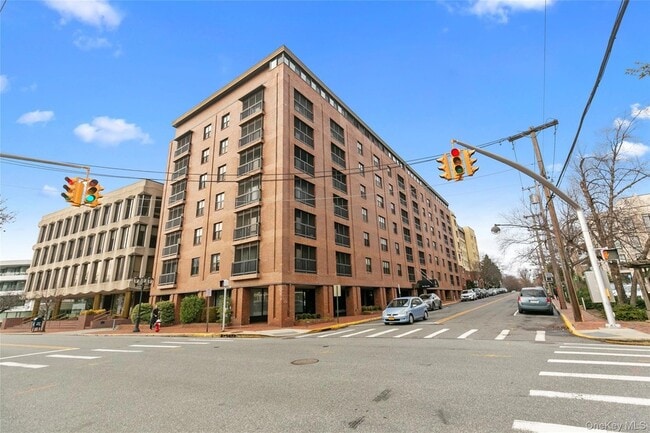 Building Photo - 12 Bond St Unit 4C