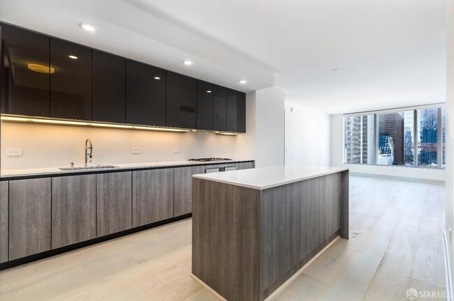Building Photo - 201 Folsom St Unit 7B