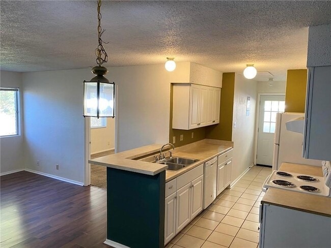 Photo - 9906 Hundred Oaks Cir Unit A