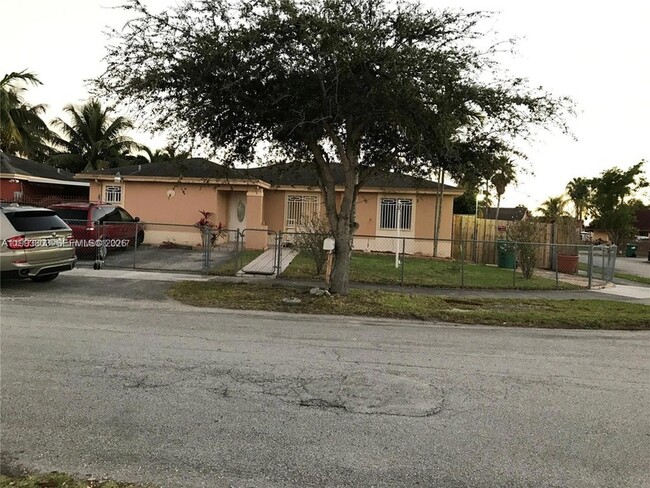 Building Photo - 12636 SW 211th St Unit 2