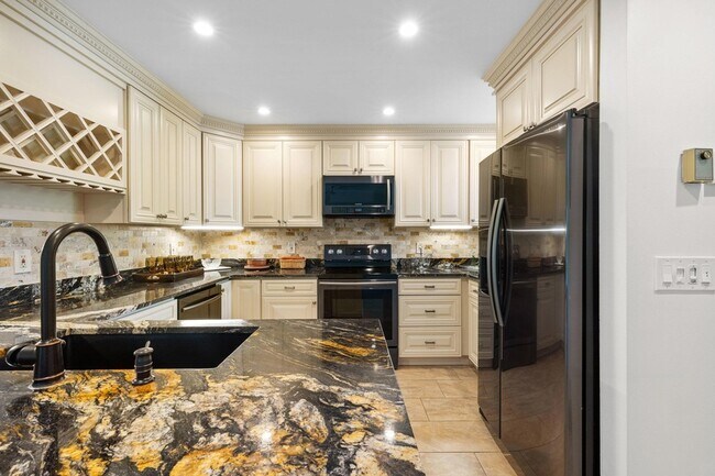 Photo - 2703 Fairway Dr N