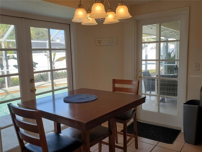 Photo - 2745 Cardwell Way