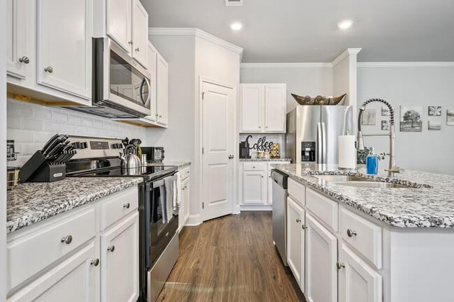 Photo - 2059 Pinnacle Walk Unit SI ID1234820P