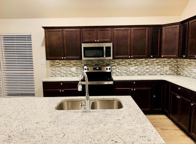 Photo - 808 Fallbrook Dr